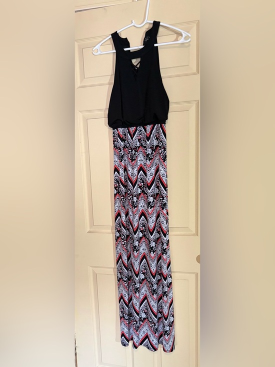 Trixxi Dresses & Skirts - Trixxi Black, White & Coral Chevron Floral Maxi Skirt